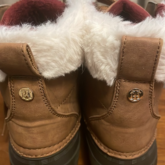 Tommy Hilfiger Duck Boots with Fur Trim - Picture 7 of 8